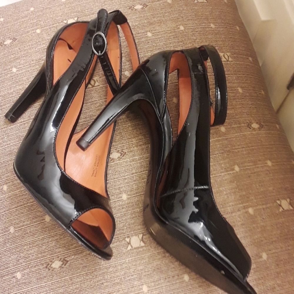 Dress shoes